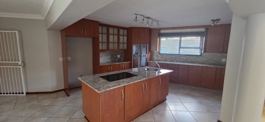 5 Bedroom Property for Sale in Roylglen Gardens Northern Cape
